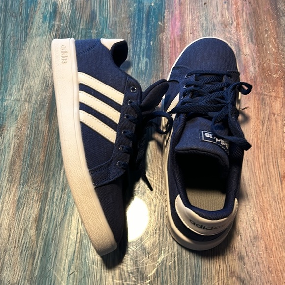 Adidas blue kids Sneakers size 4 - Picture 5 of 5